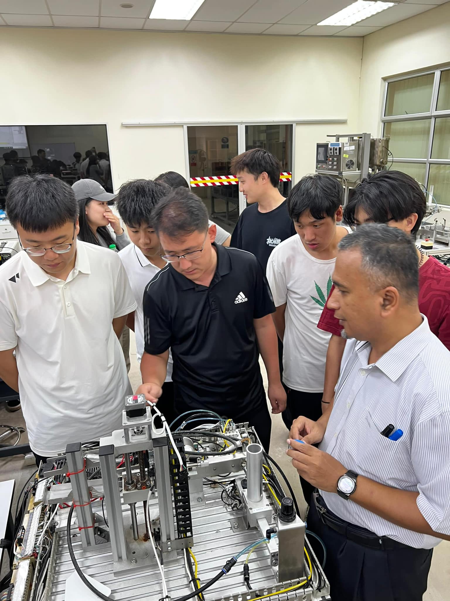 Lawatan Akademik dari Hebei Institute of Mechanical and Electrical Engineering ke Makmal FTKEE UMPSA (Automasi Industri)