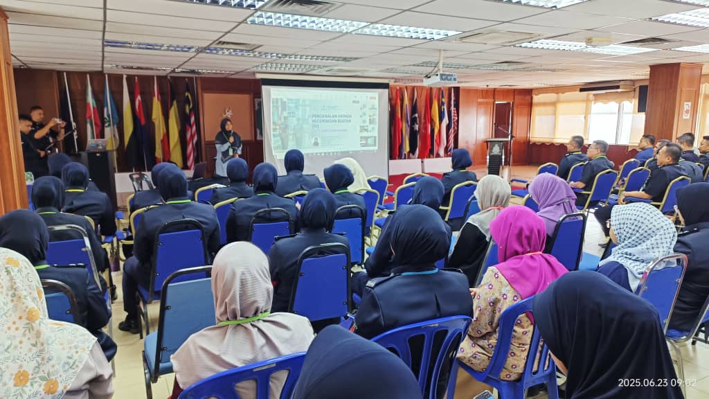 Ceramah Pengenalan kepada Kecerdasan Buatan (AI) untuk Pegawai Polis Kontinjen Pahang
