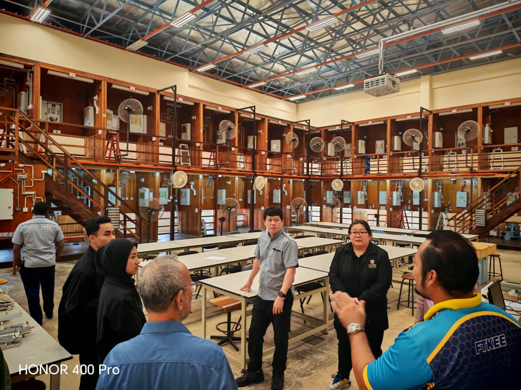 Perkongsian Amalan Terbaik Kejuruteraan antara UMPSA dan Southern University College