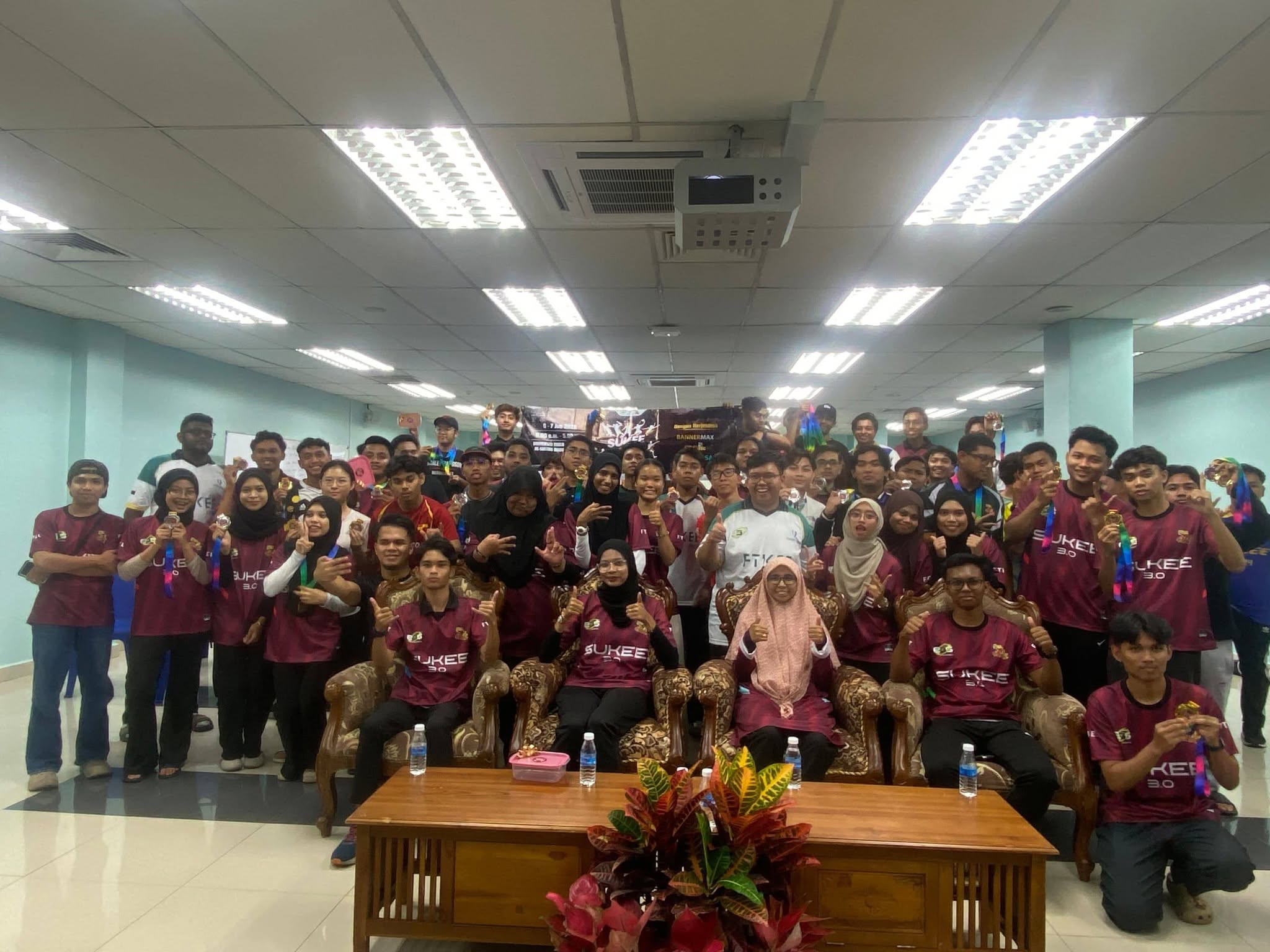 Sukee 3.0 Memukau: Semangat Kesukanan Warga FTKEE Gegarkan Kampus