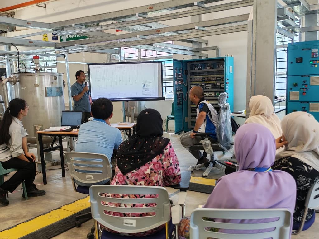 Makmal Mini Plant FTKEE UMPSA Terima Panel MCC Dan SDB Baharu, Perkasa Agenda Tvet Berkemahiran Tinggi