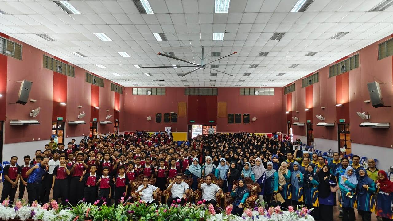 Program CSR FTKEE UMPSA Semarakkan Minat Pelajar InSTAR Terhadap STEM